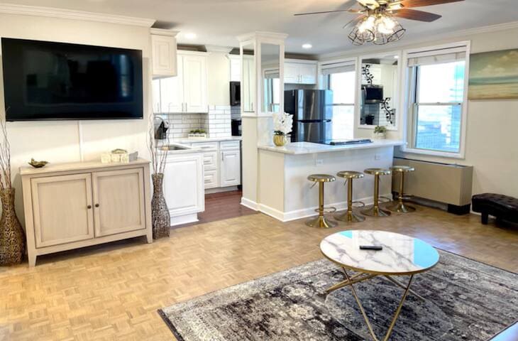 Luxe Atlanta Condo w/Exclusive Balcony! - Picture 13