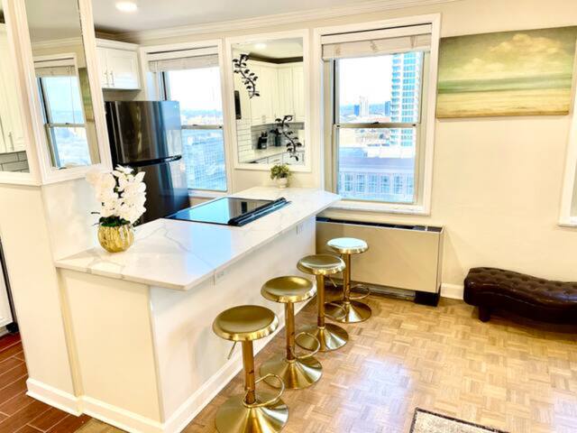 Luxe Atlanta Condo w/Exclusive Balcony! - Picture 16