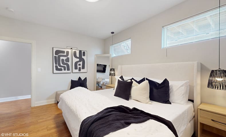 Modern Elegance: 4BR Duplex w/ Free Garage Parking