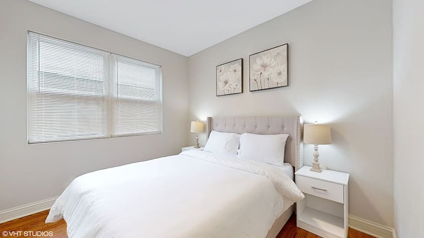 Modern Elegance: 4BR Duplex w/ Free Garage Parking - Picture 12