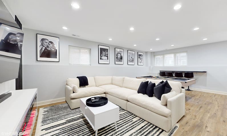 Modern Elegance: 4BR Duplex w/ Free Garage Parking