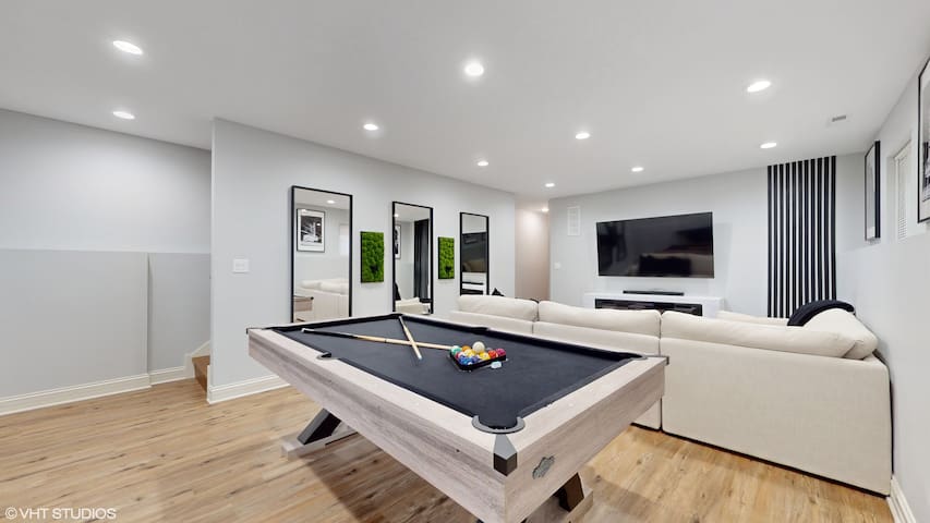 Modern Elegance: 4BR Duplex w/ Free Garage Parking