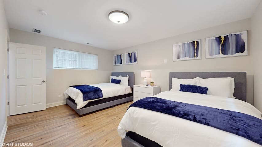 Modern Elegance: 4BR Duplex w/ Free Garage Parking - Picture 11