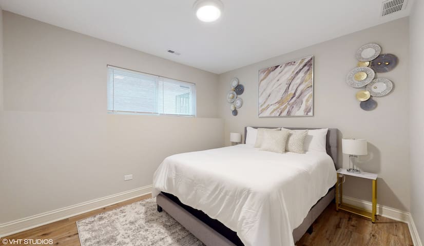 Modern Elegance: 4BR Duplex w/ Free Garage Parking - Picture 8