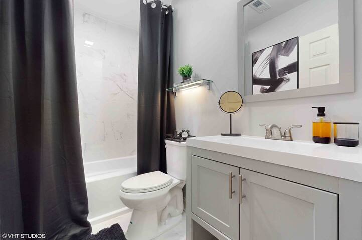 Modern Elegance: 4BR Duplex w/ Free Garage Parking - Picture 13