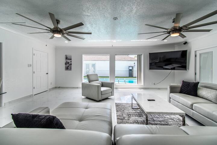 Sleeps 28 - Ocean View -  Pearl on Ocean Dr, Combined Estate