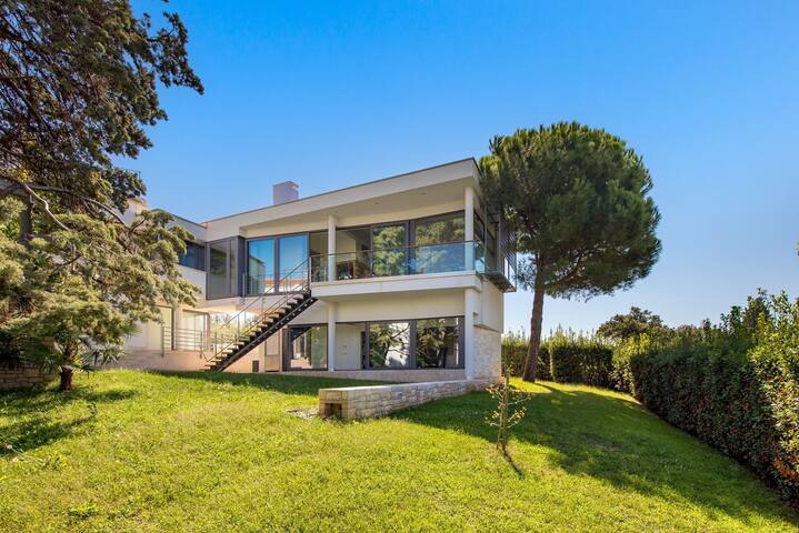 RM Grande Villa – Left Wing