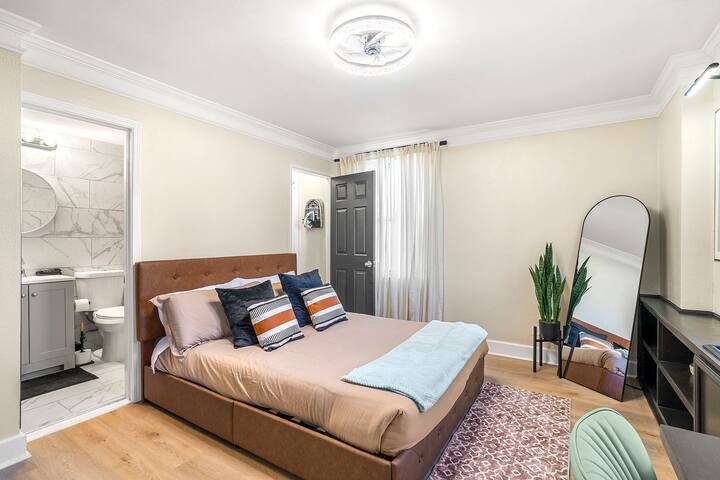 Luxe Living~ Free Parking! - Picture 8