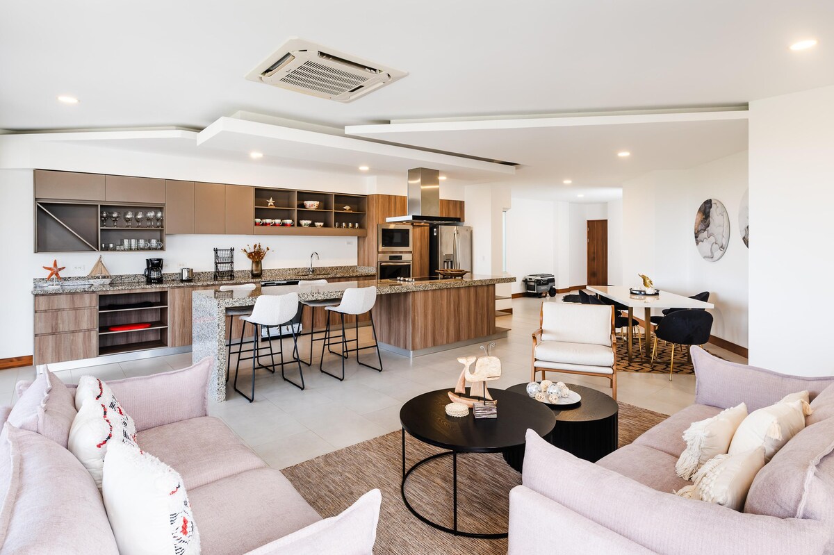 Ocean Views, Rooftop Terrace & Resort Pools — Tamarindo, Provincia de Guanacaste — vacation rental
