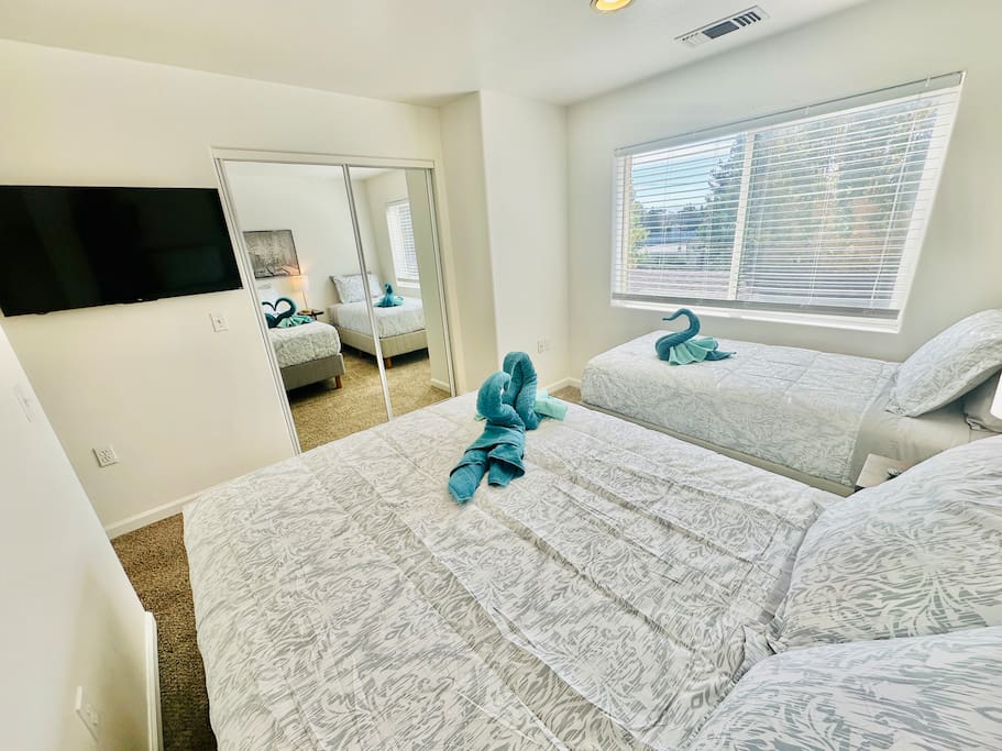 2 Masters, 3 TVs, Sleeps 7/F8 — Reno, NV — vacation rental