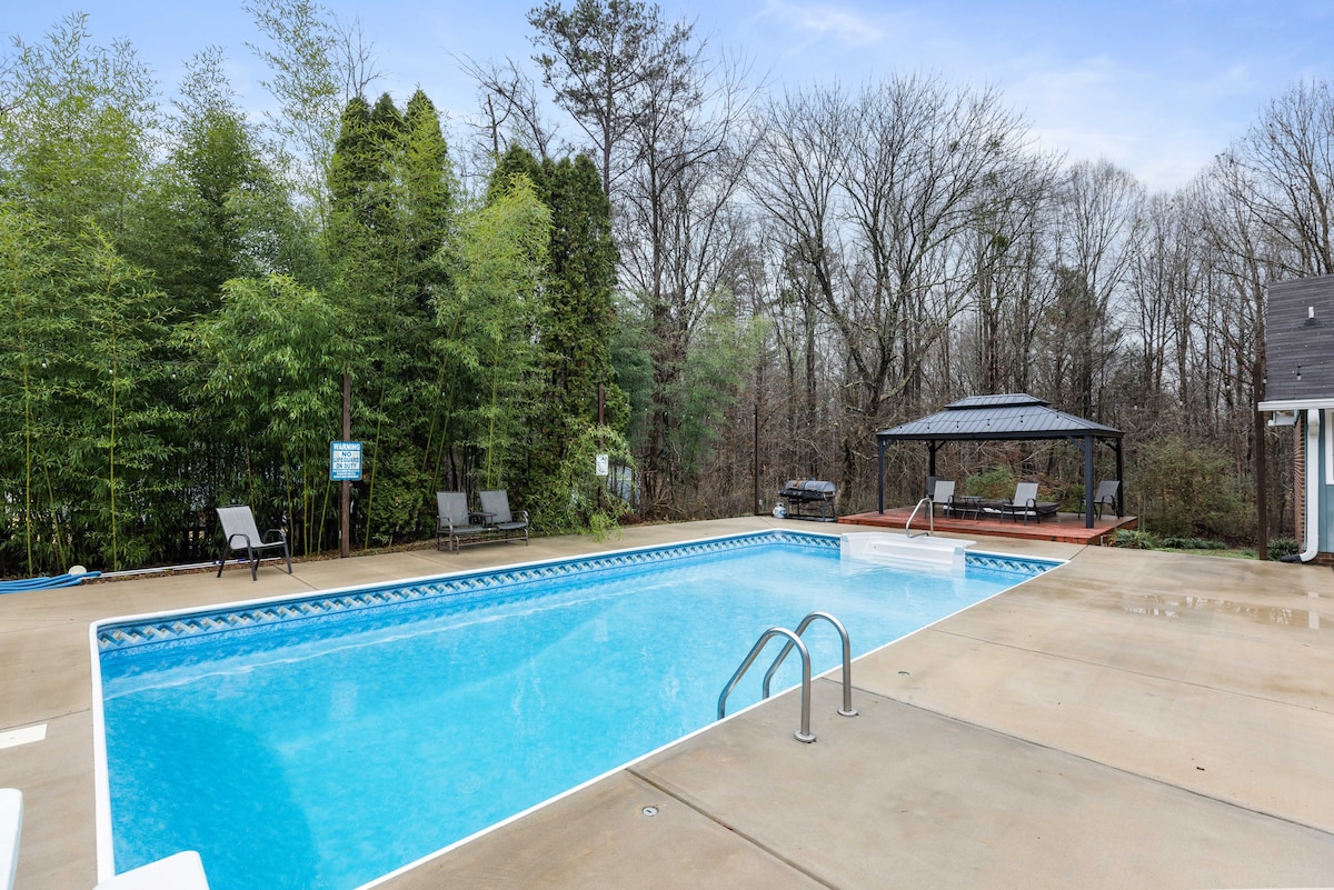 Poolside Paradise in the Heart of Charlotte — Charlotte, NC — vacation rental