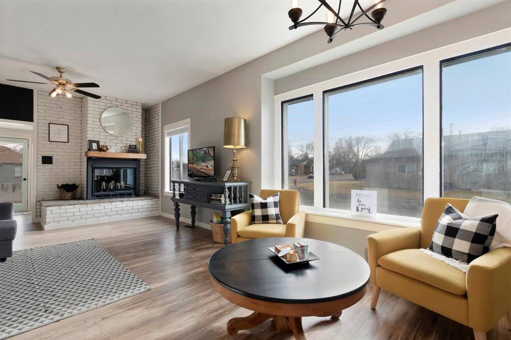 #StayinMyDistrict Twin Falls Bright Sunny Bungalow — Twin Falls, ID — vacation rental