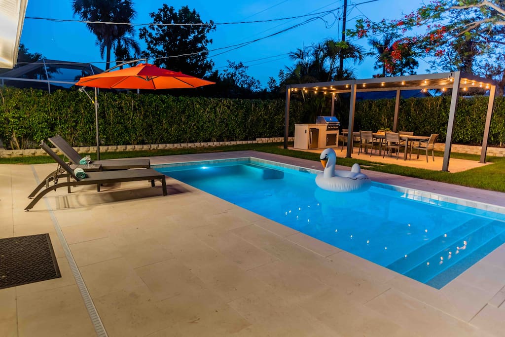 673 Lazy Beach Daze · Heated Pool · Walk 2 Beaches — Naples, FL — vacation rental