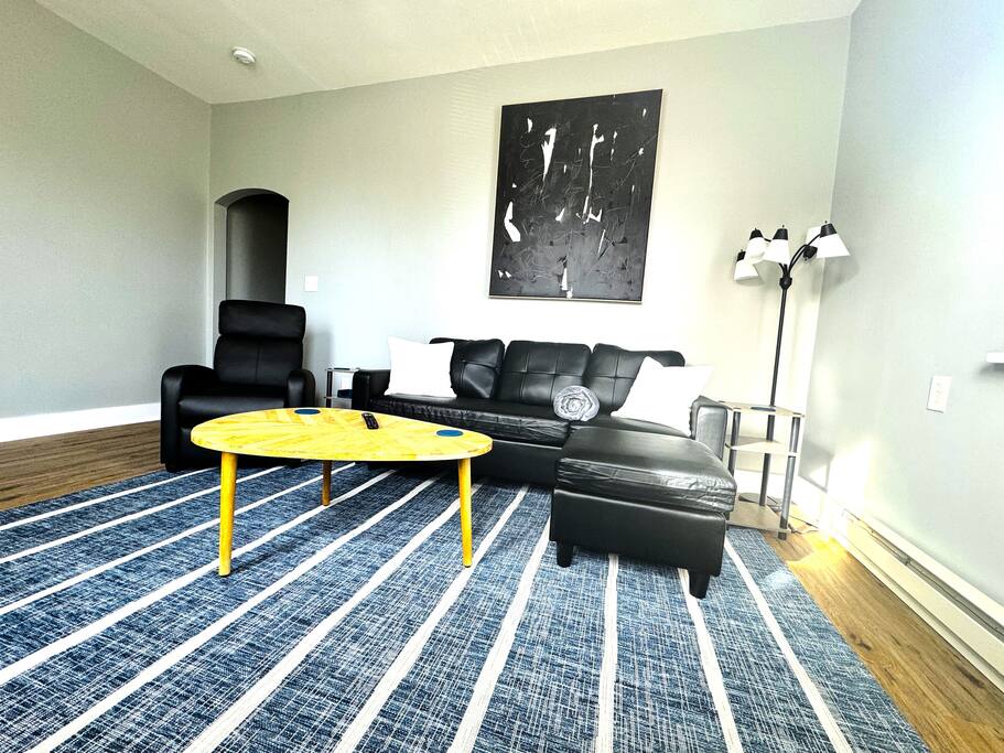 Stylish Retreat in Bayard Square - King Bed, Fast WiFi! 5