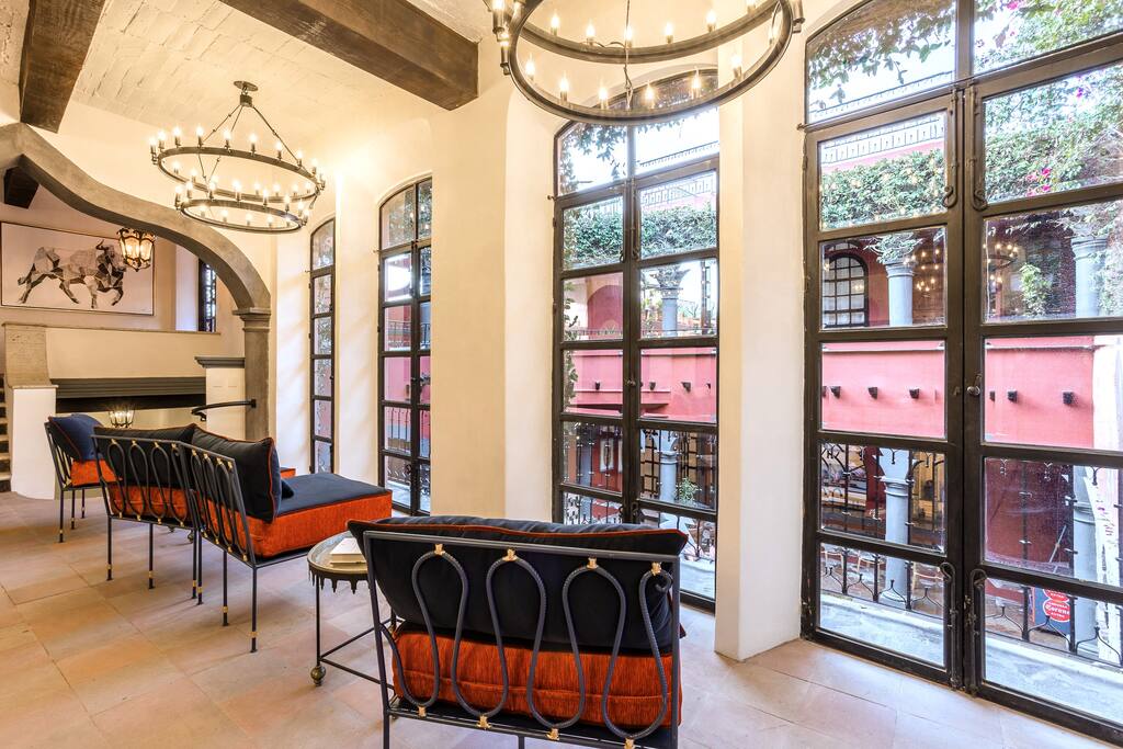 Grand living room