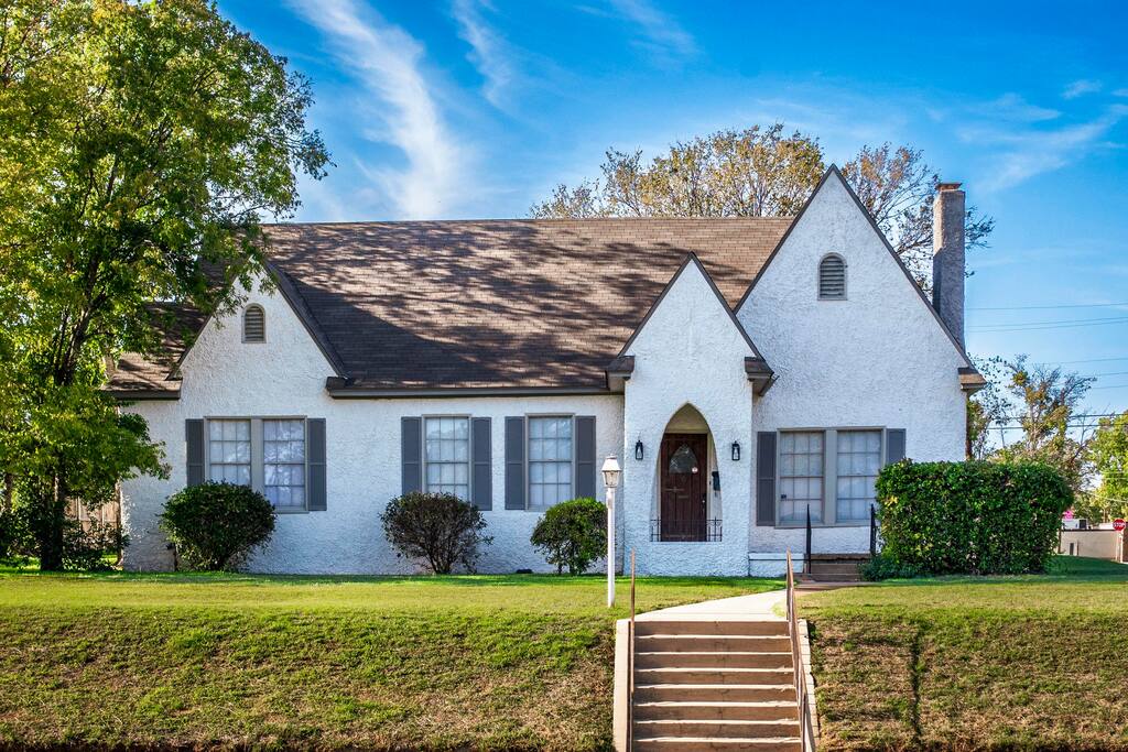 Cozy Bungalow on Washington – Private Office — Waco, TX — vacation rental