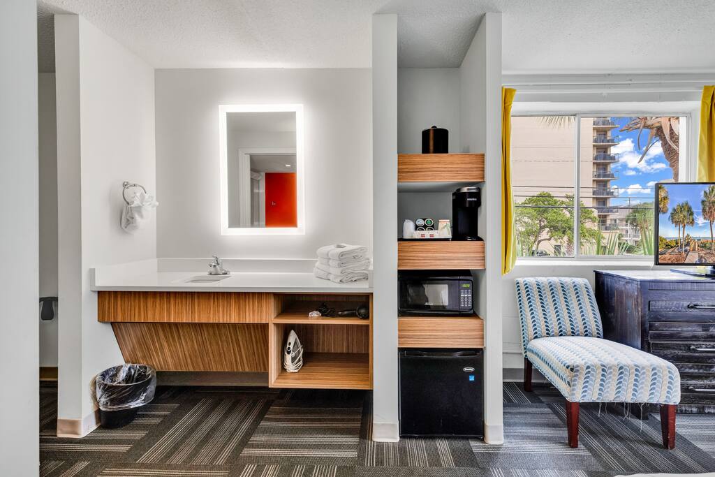 Holiday Shores Double Queen Room | Photo 5