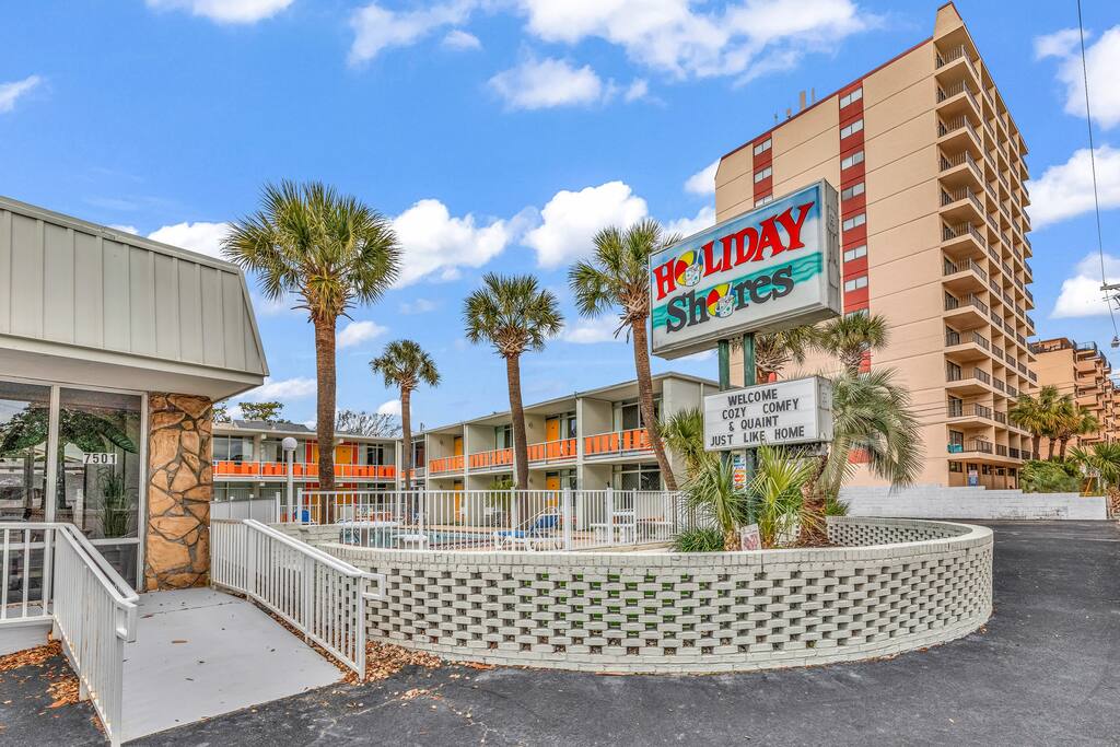 Holiday Shores King Bed | Photo 7