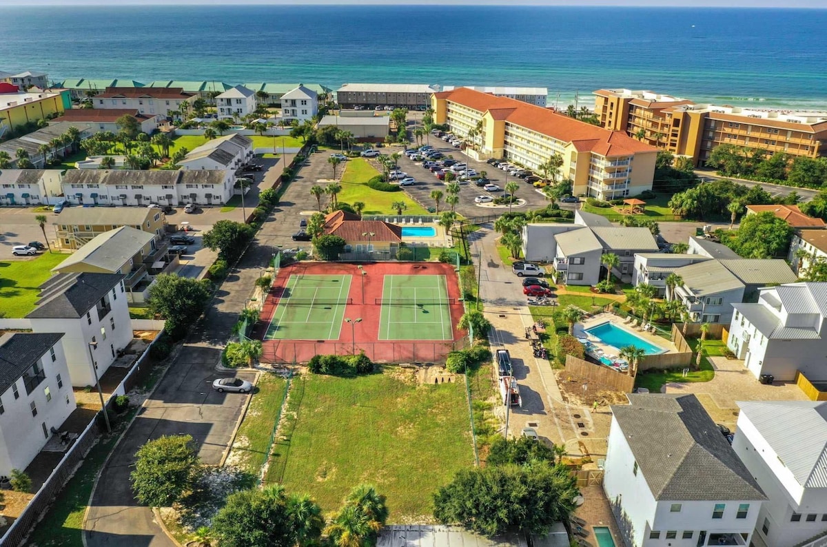 CIB4008 pet friendly, gulf view, private beach entry — Miramar Beach, FL — vacation rental