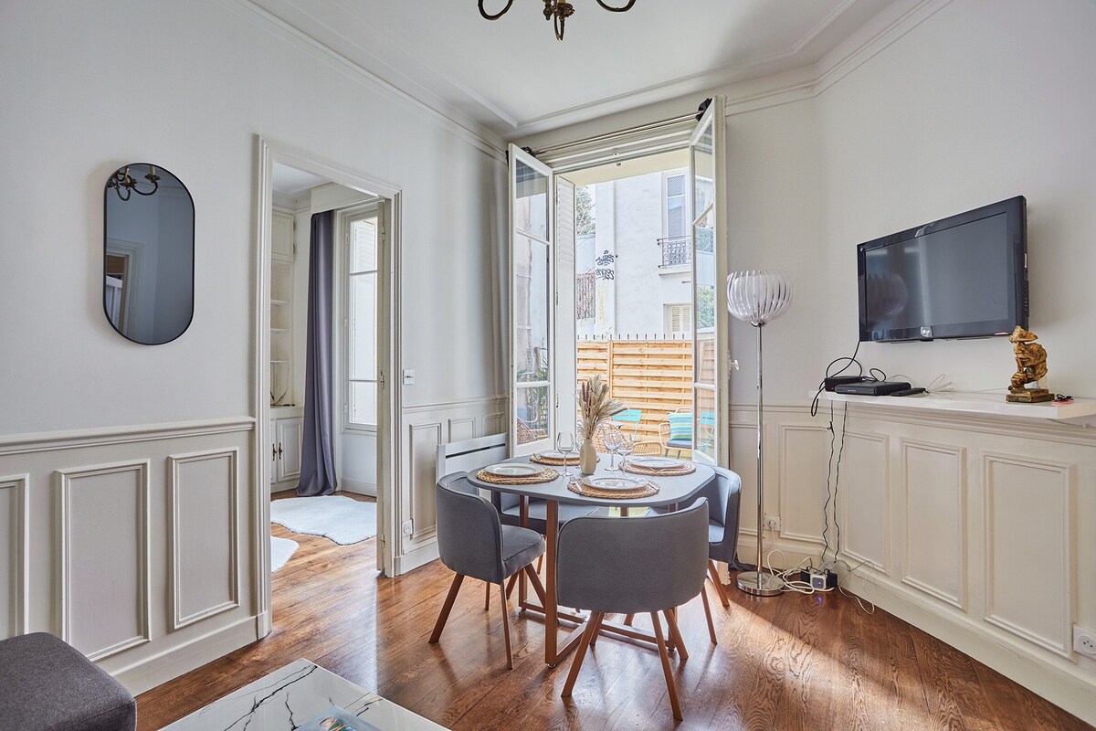 Superb Eiffel Tower Terrace Apartment — Paris, Île-de-France — vacation rental