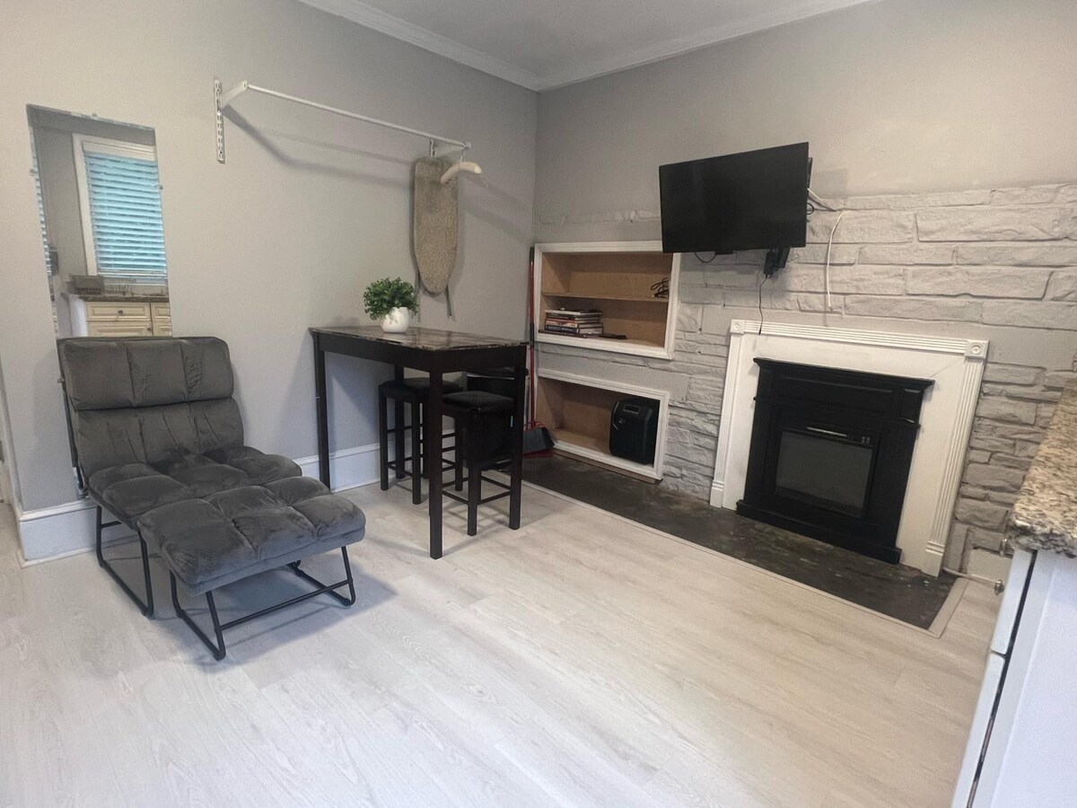 Executive Emory studio, sleeps 2 view 6