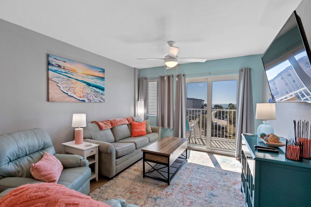 Beachfront Gulf Views Fort Morgan Pool Sleeps 7! — Gulf Shores, AL — vacation rental