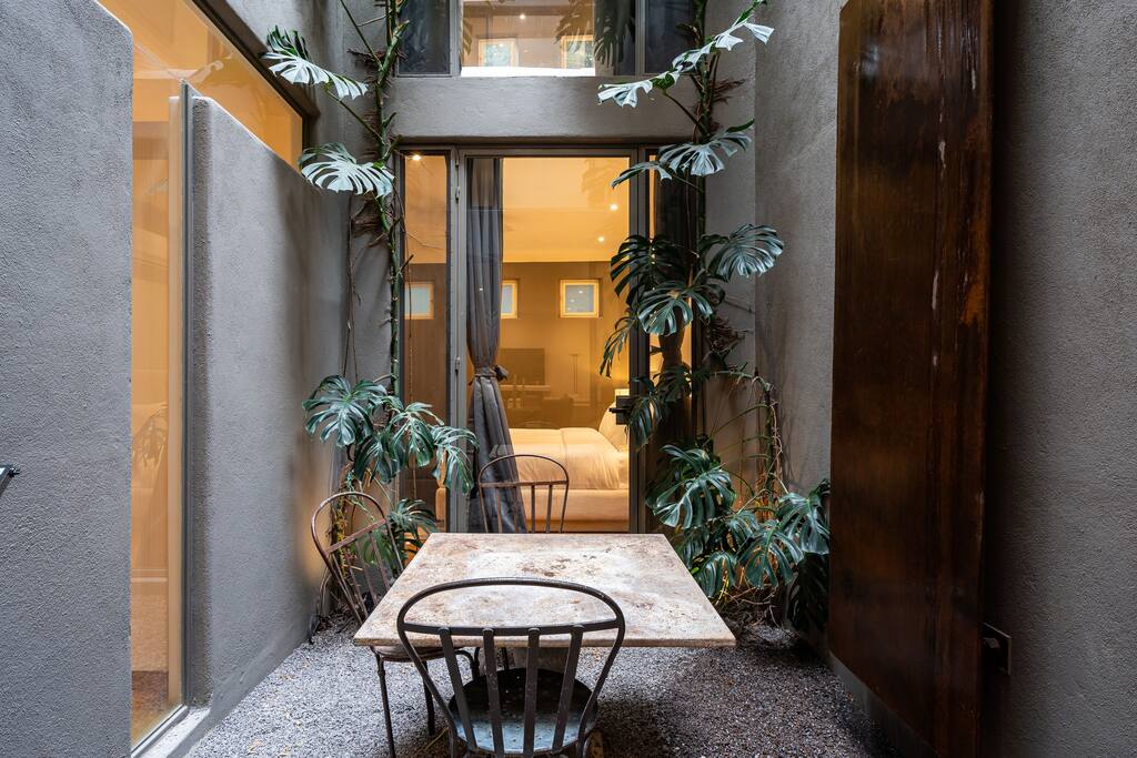 Ground level outdoor patio space