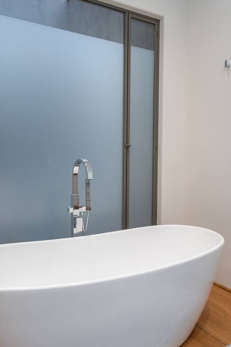 Bathtub details