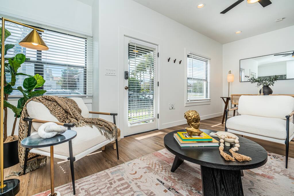 Poppy Suite I Steps to Dining, Shops + Ferry â Coronado, CA â vacation rental