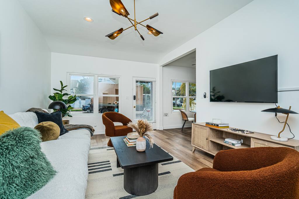 Dahlia Suite I Steps to Bay, Shops, Food + More â Coronado, CA â vacation rental
