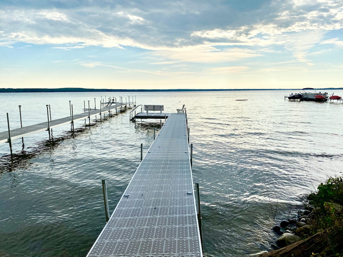 Adorable Cottage with Higgins Lake Access — Roscommon, MI — vacation rental