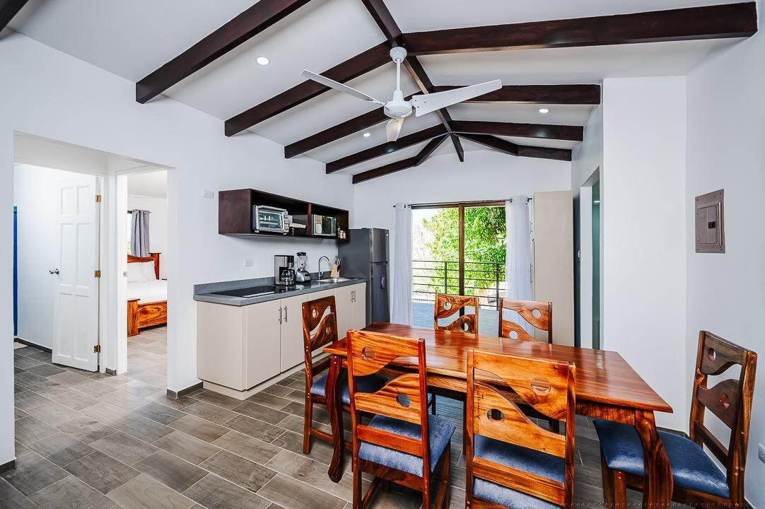 Newly Renovated Villa | Deck & Walk to Beach