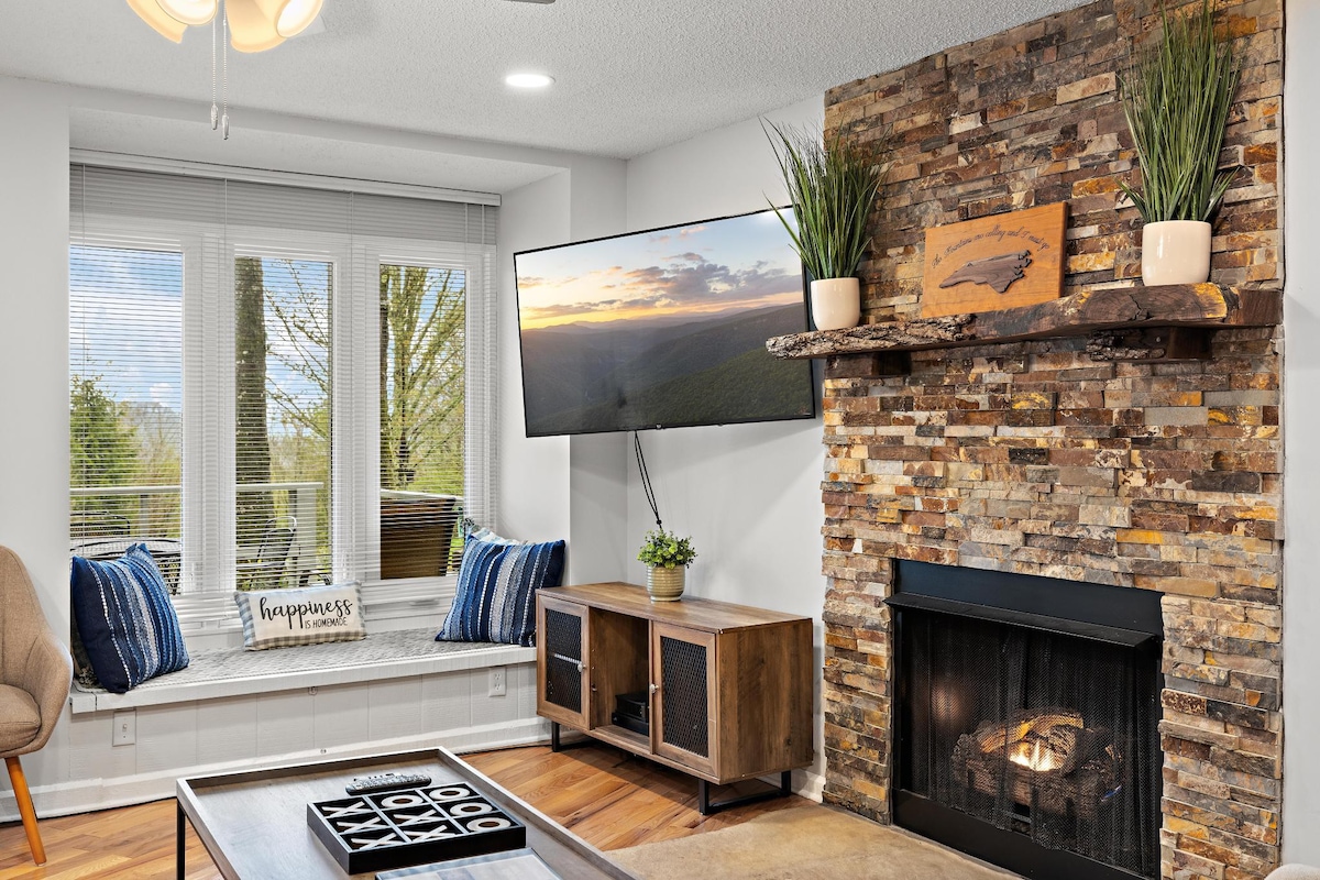 Hiking Trails, King Bed, View, Recently Renovated — Sugar Mountain, NC — vacation rental