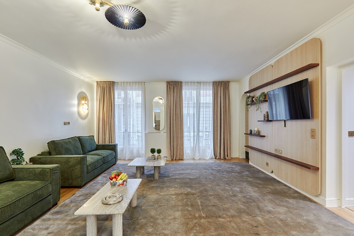 Terrace apartment Trocadero Eiffel Tower by Studio Prestige — Paris, Île-de-France — vacation rental