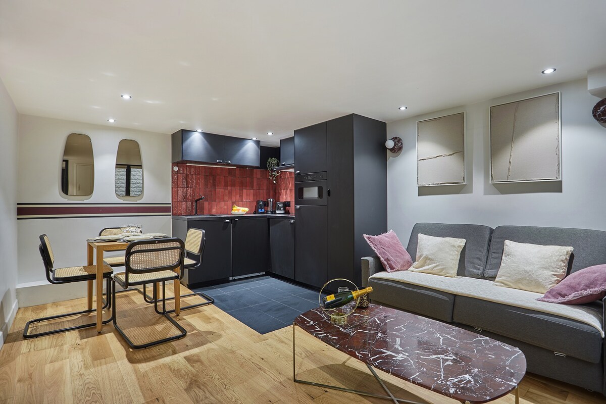 Charming Apartment Faubourg St Honore Madeleine — Paris, Île-de-France — vacation rental