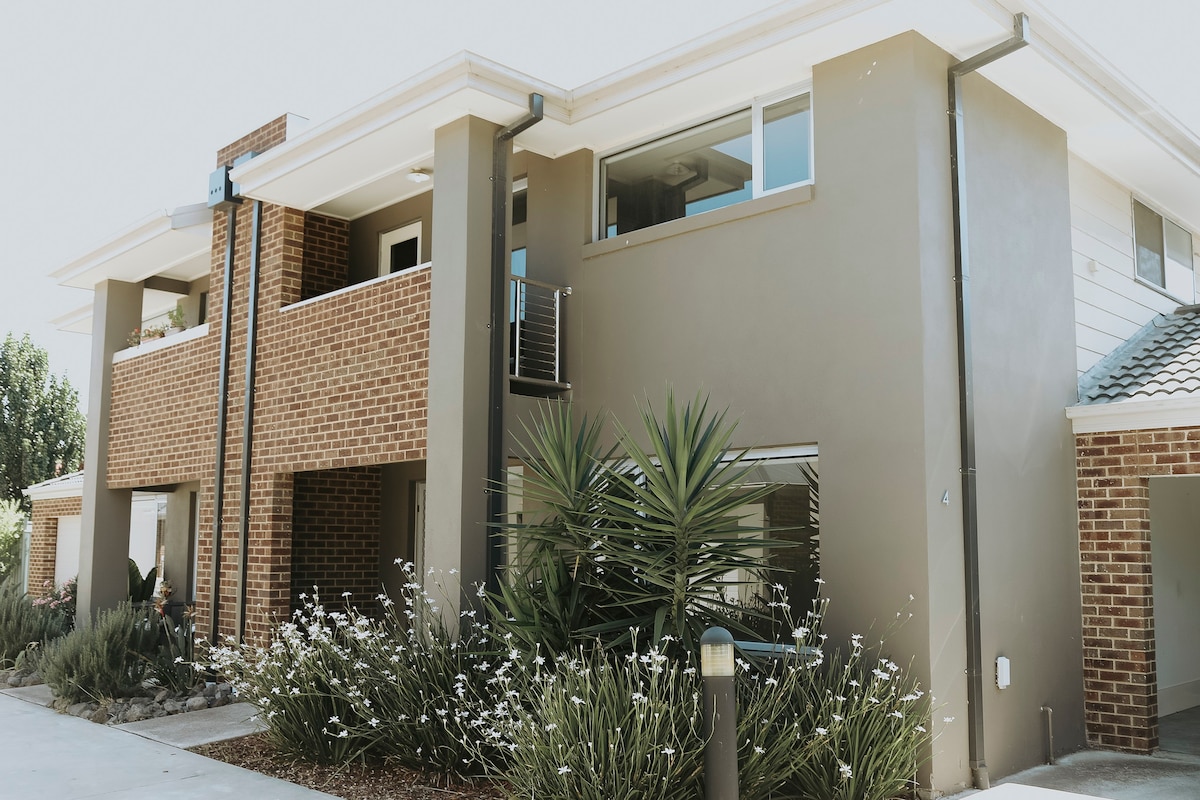 Spacious Stay On Shamrock, Bendigo — Golden Square, Victoria — vacation rental