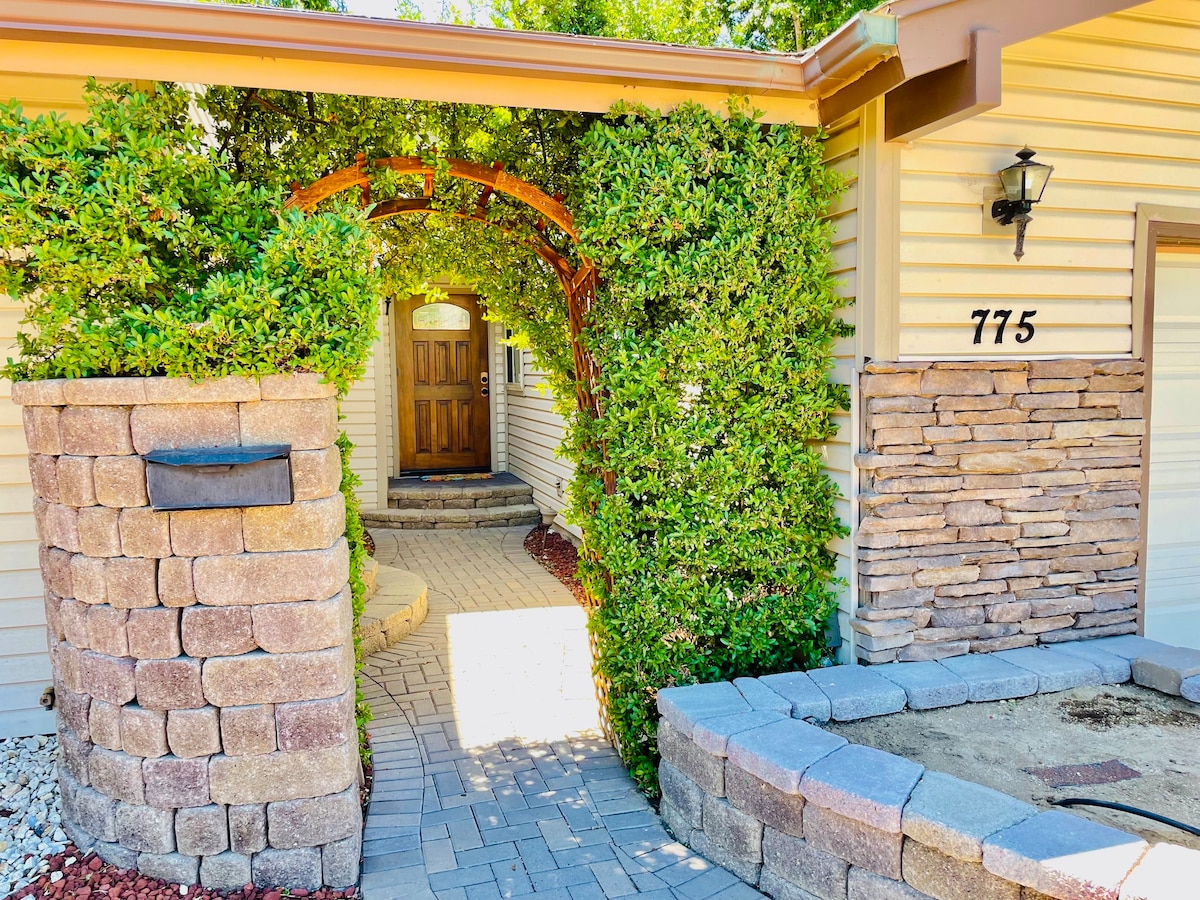 SingleStory/3BD/Sleeps11/Pet OK — Reno, NV — vacation rental