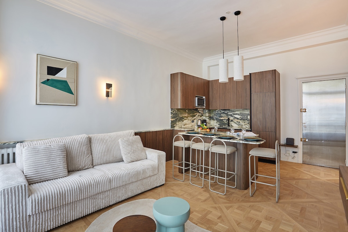 Superb Apartment on the Champs Elysees — Paris, Île-de-France — vacation rental