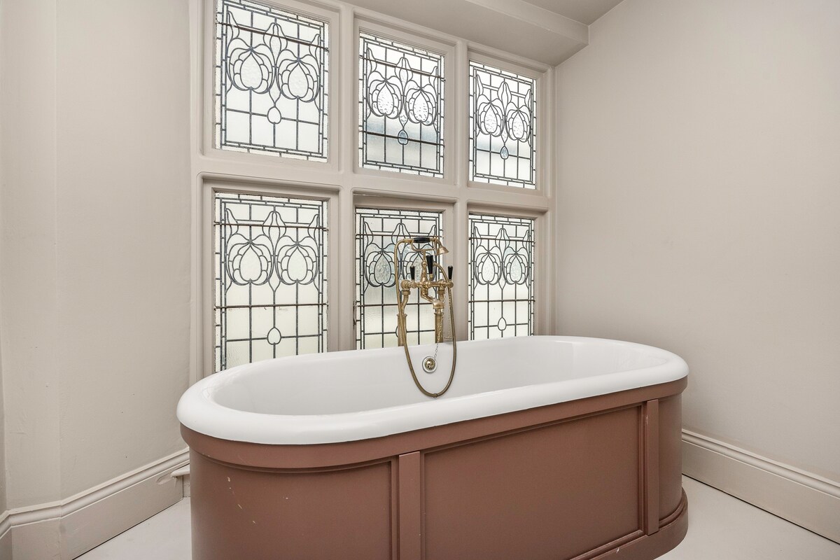 Stylish, Tranquil, UberCool, Coastal Retreat Luxury Places To Stay