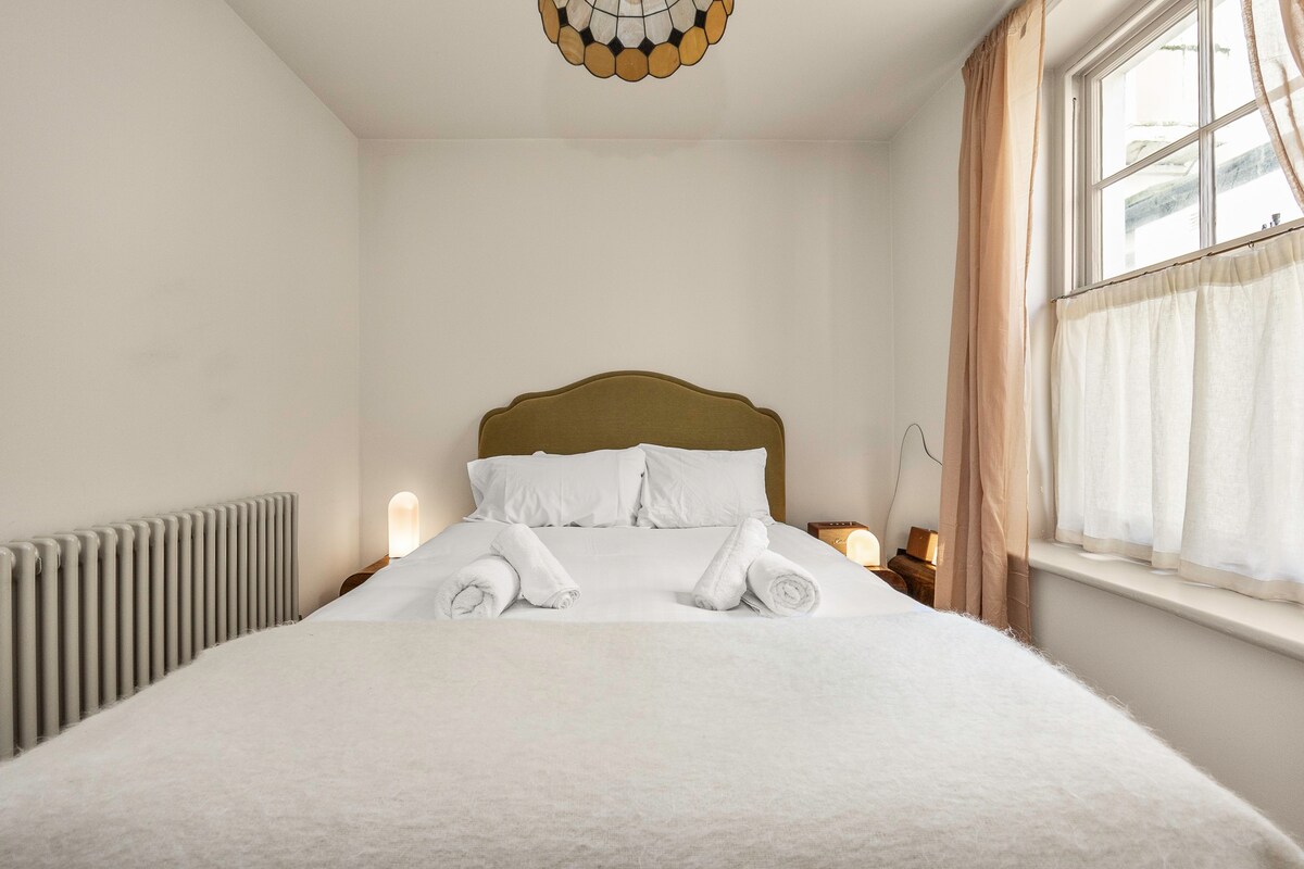 Stylish, Tranquil, UberCool, Coastal Retreat Luxury Places To Stay