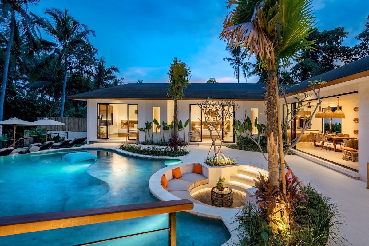 Villa Arcadia : 3 BR w/Infinity Pool & Spa in Ubud — Ubud, Bali — vacation rental