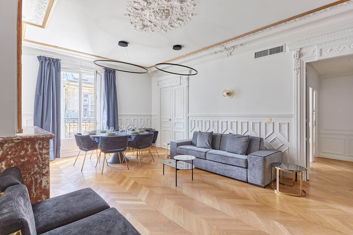 Sublime Apartment Montaigne/Arc de Triomphe — Paris, Île-de-France — vacation rental