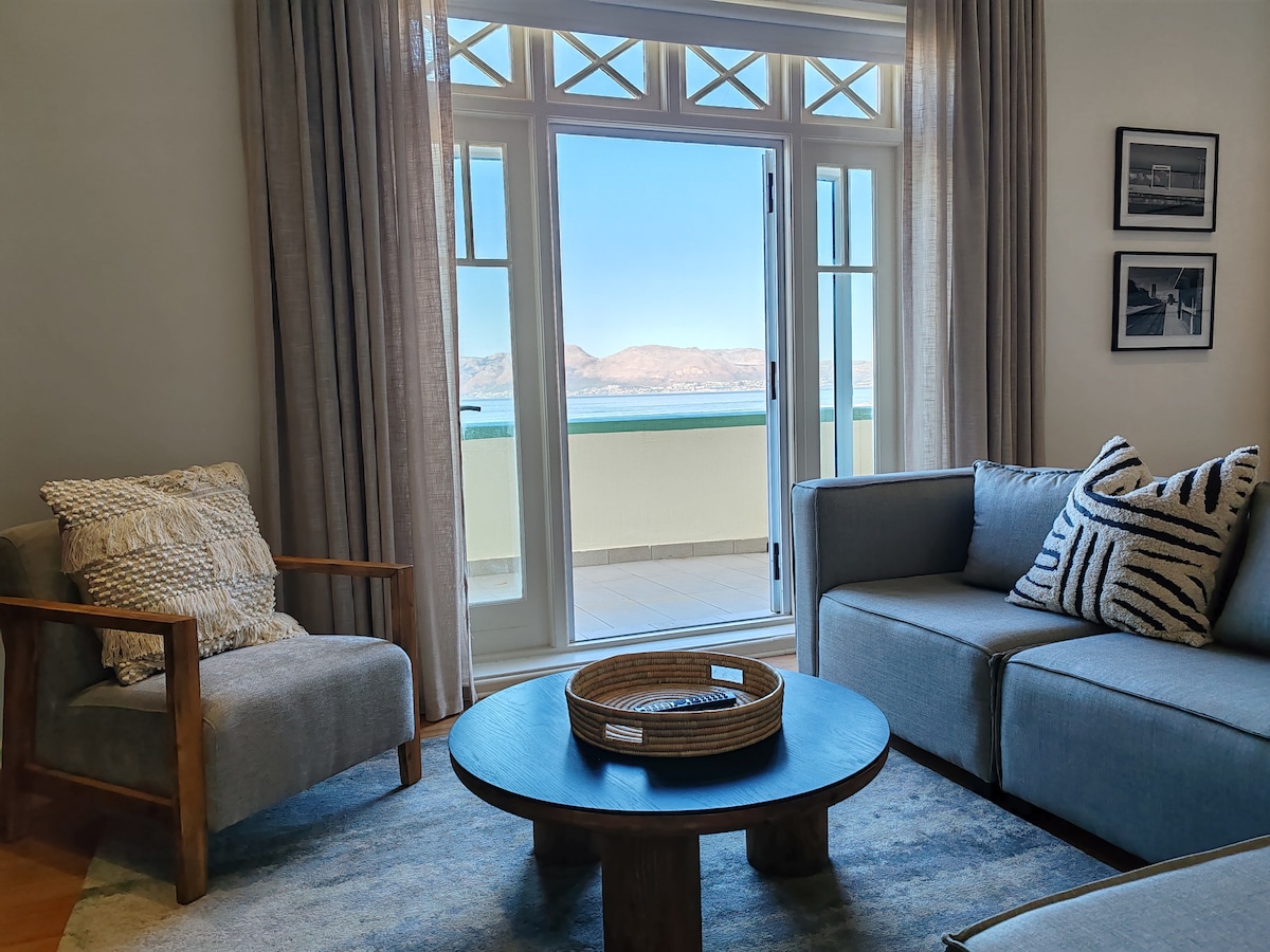 Surfers Corner Luxury Empire Penthouse — Muizenberg, Western Cape — vacation rental