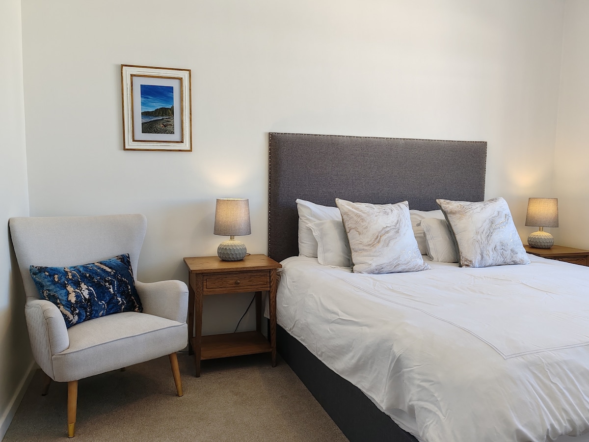 Courtside Views Empire Apartment — Muizenberg, Western Cape — vacation rental