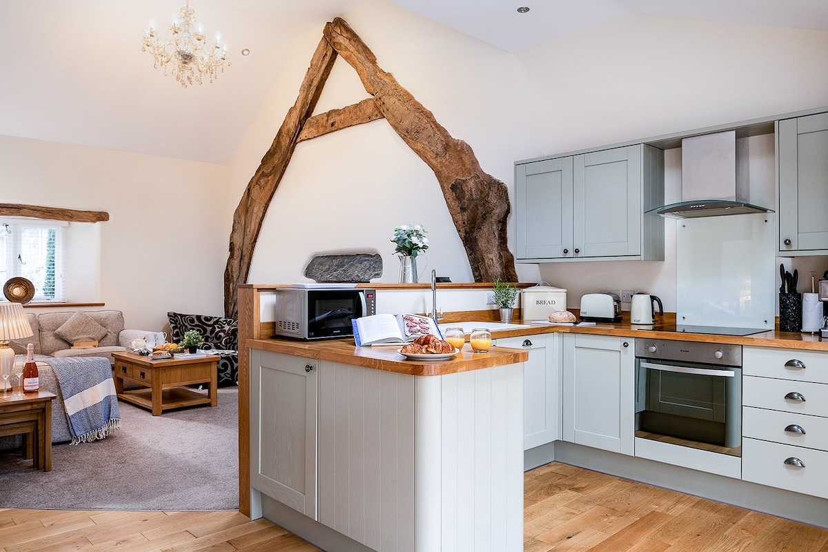 Beautiful Renovated Barn within the Countryside