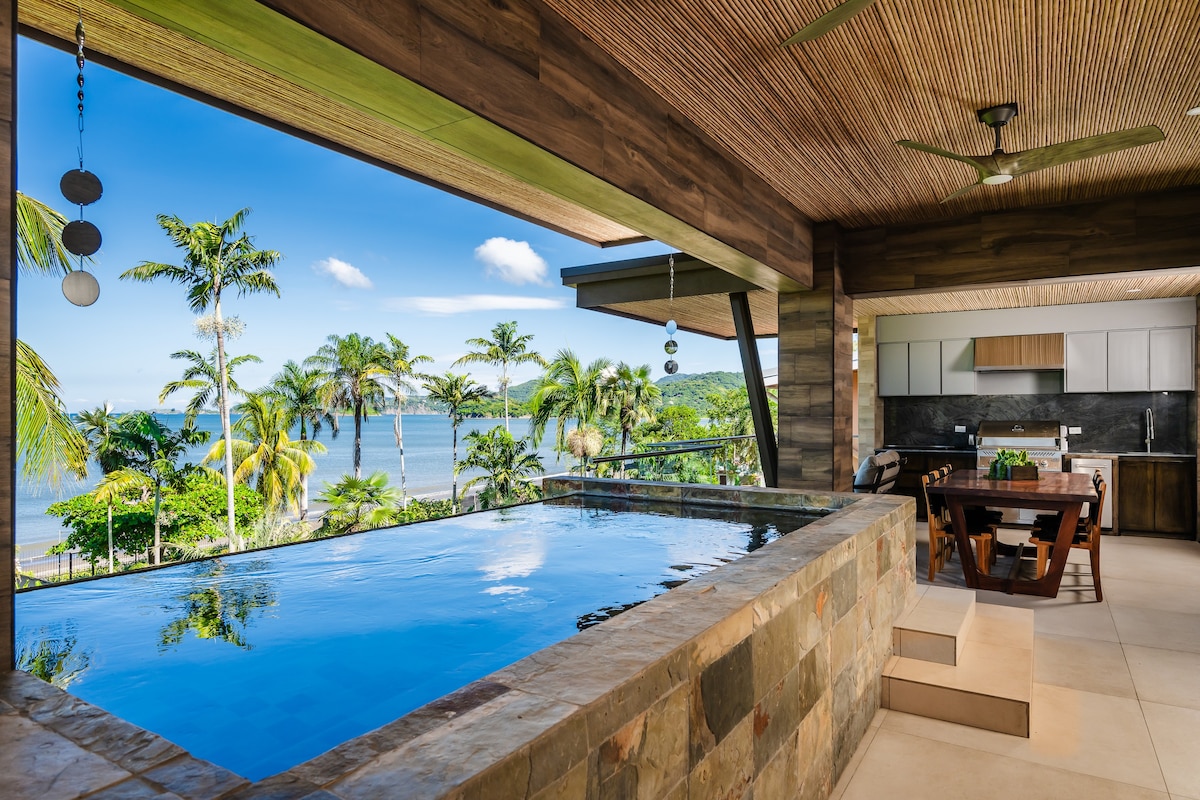 Beachfront Luxury Villa, 2 Pools & Daily Breakfast — Playa Potrero, Provincia de Guanacaste — vacation rental