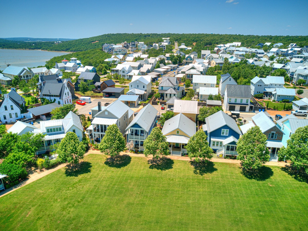 Porches on the Park — Carlton Landing, OK — vacation rental