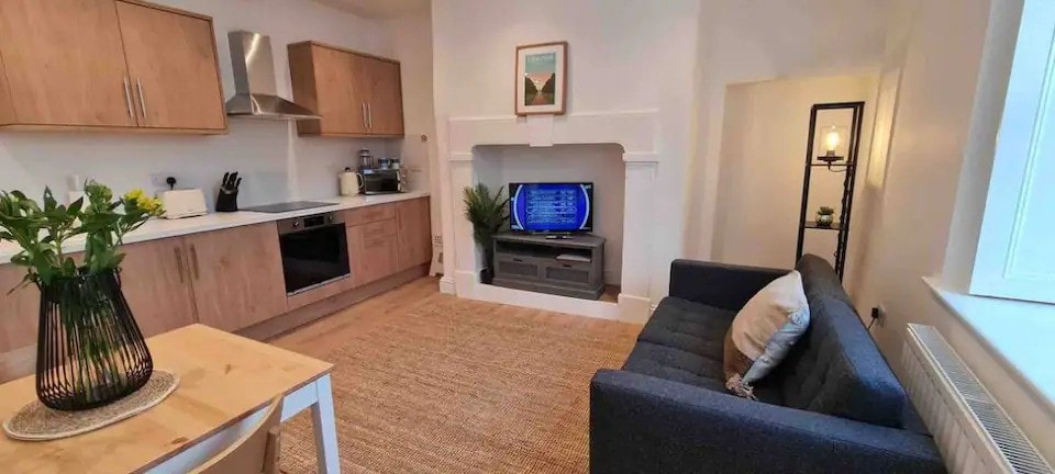 Peaceful apartment with courtyard in town centre — Tetbury, England — vacation rental