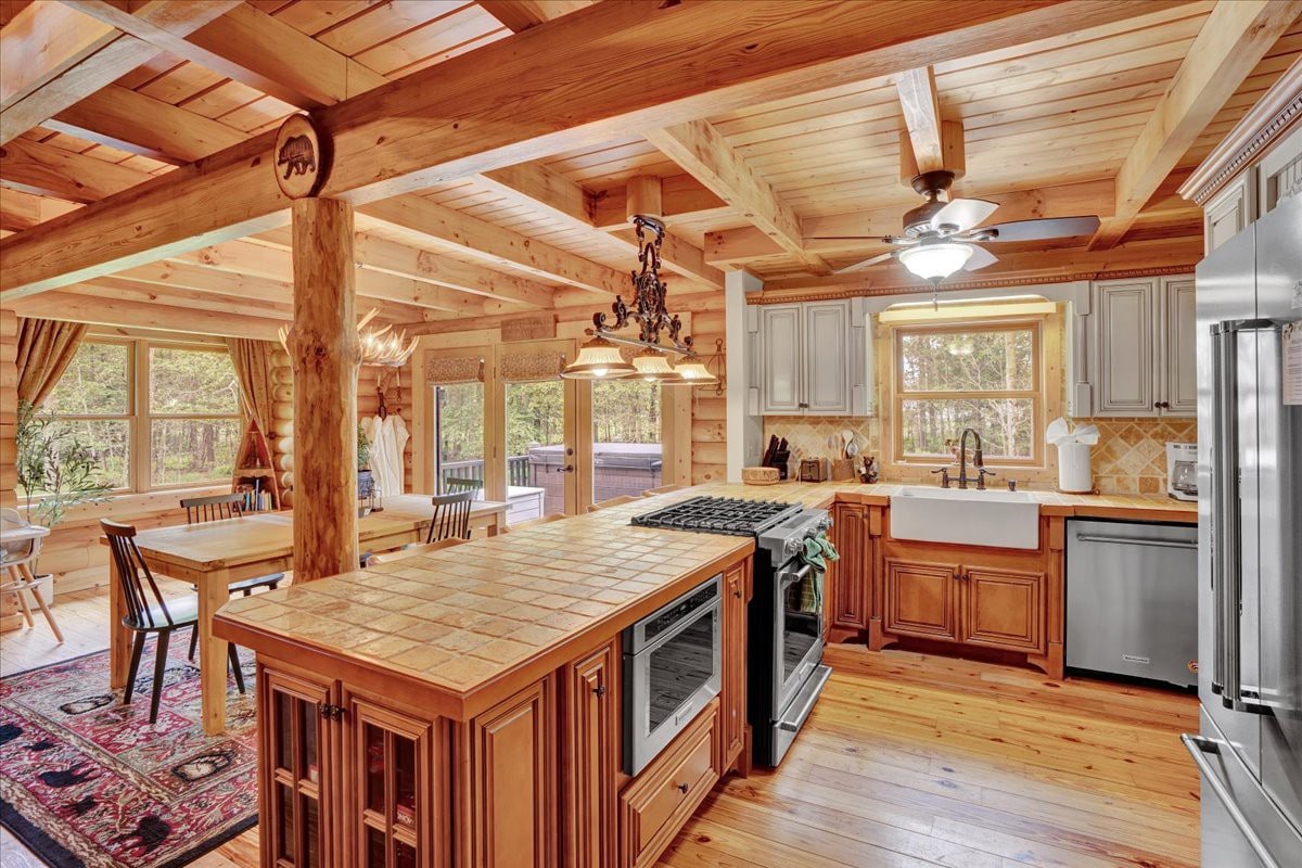 Pocono Log Cabin |Gold Star Community |
