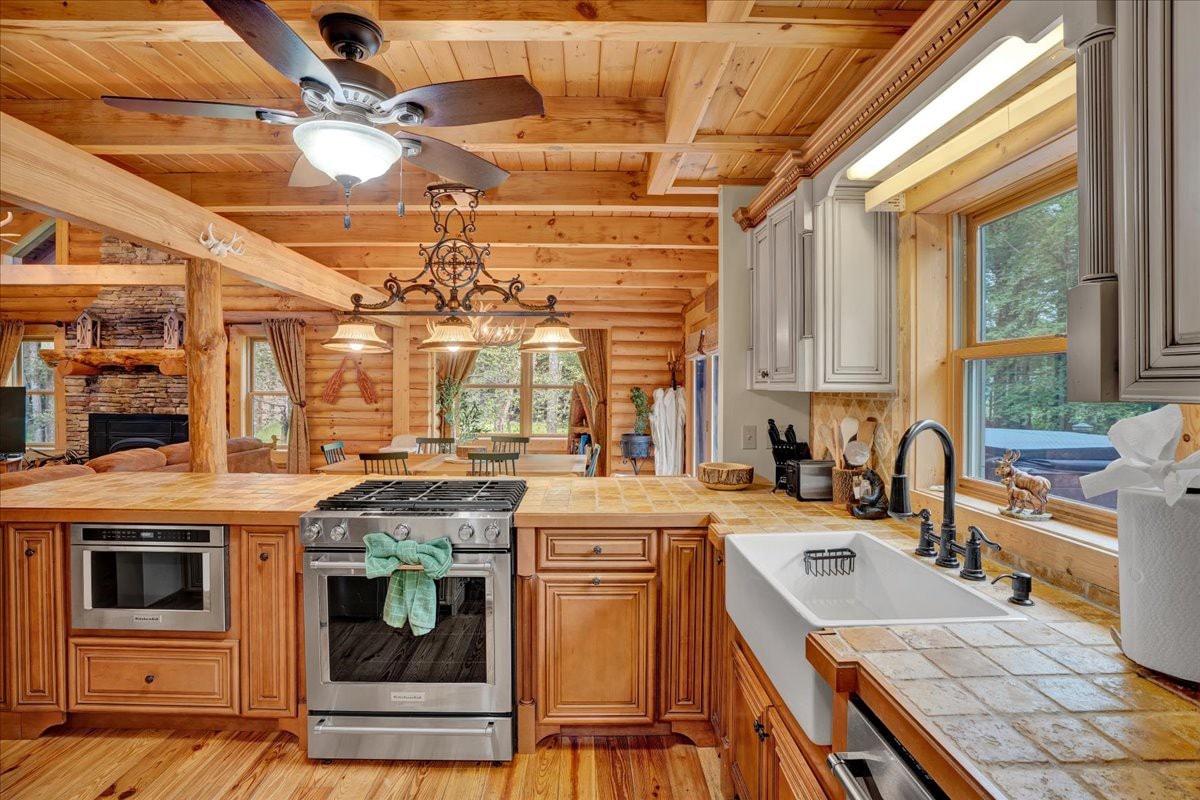 Pocono Log Cabin |Gold Star Community |